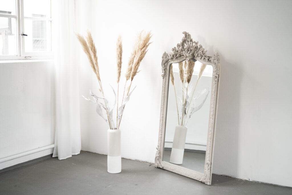 Der große Spiegel im Barock-Stil Elegant in Szene gesetzt