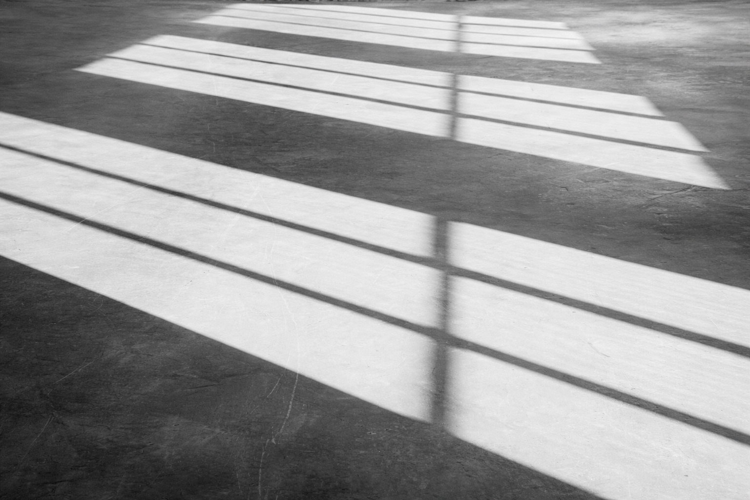 Mietstudio Nürnberg mit lichtdurchfluteten Fenstern