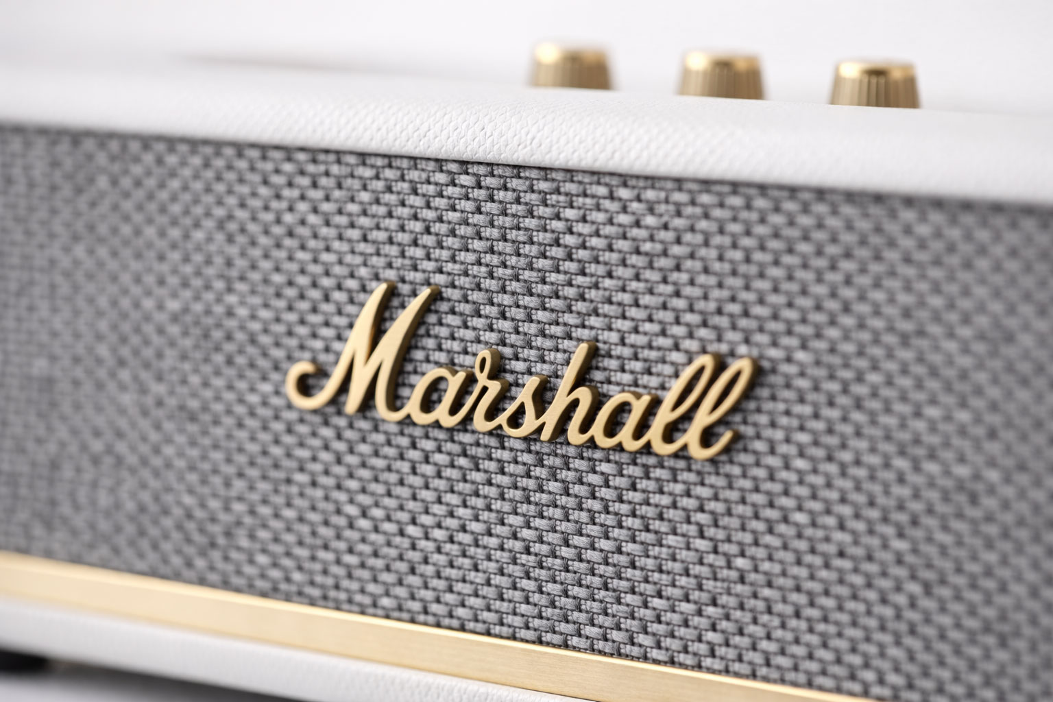 Lautsprecher mit goldener Schrift Marshall